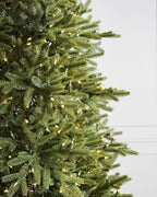 Árvore de Natal Silverado Slim com Galhos Articulados, Suporte Metálico e Micro LEDs Embutidos